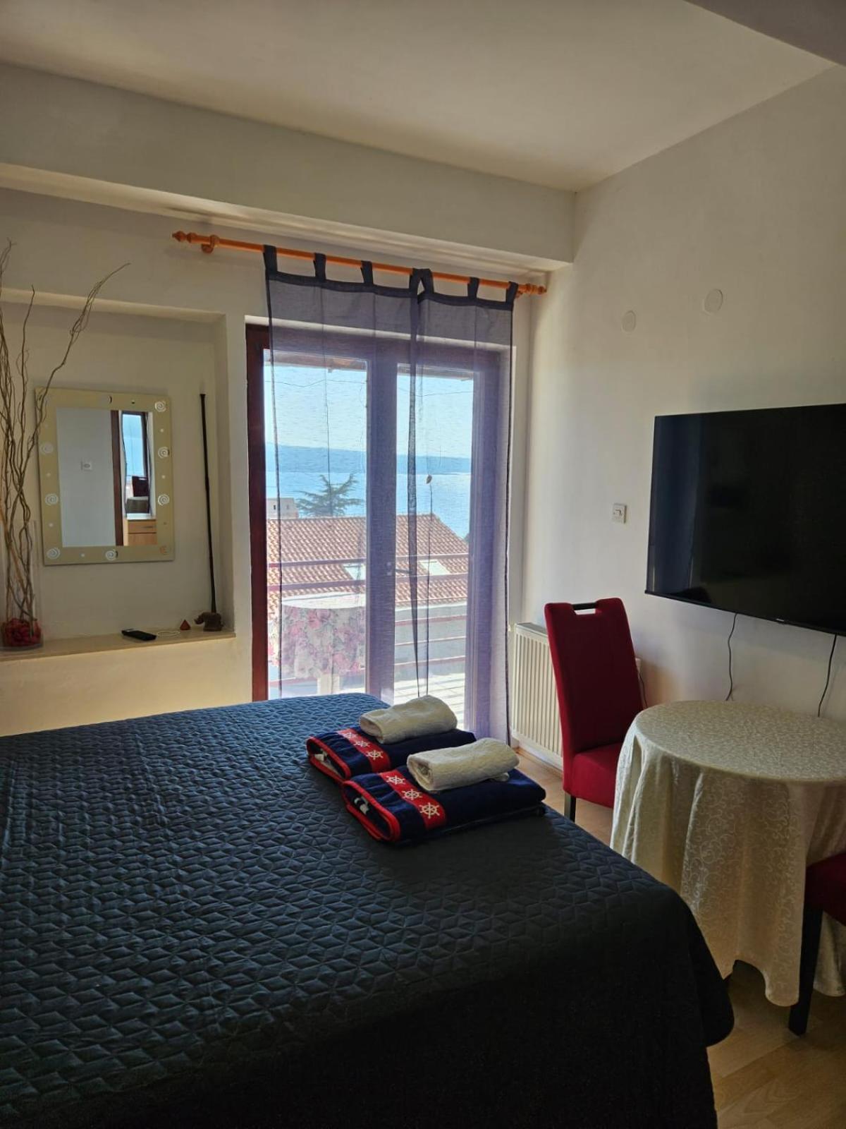 Apartments With Swimming Pool 9X4M Selce Exterior foto